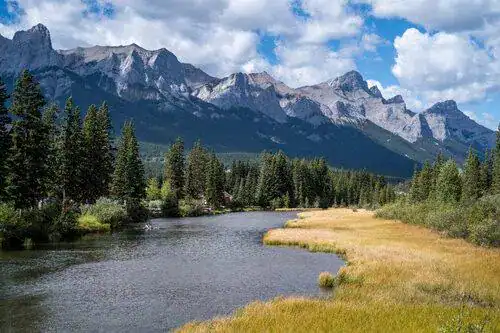 Yukon's winding river through rugged mountains and evergreens, representing In Good Nutrition's commitment to empowering Yukoners with personalized dietitian support.
